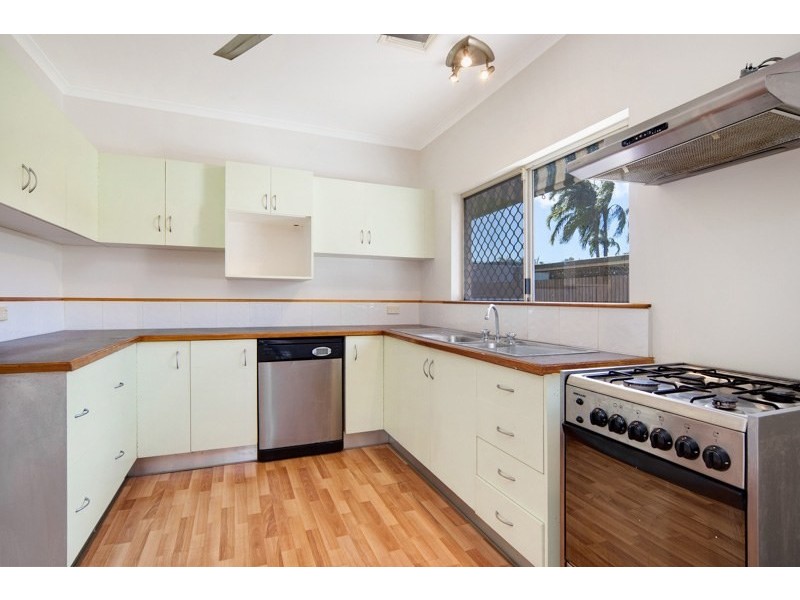 6 Tristania Street, Holloways Beach QLD 4878