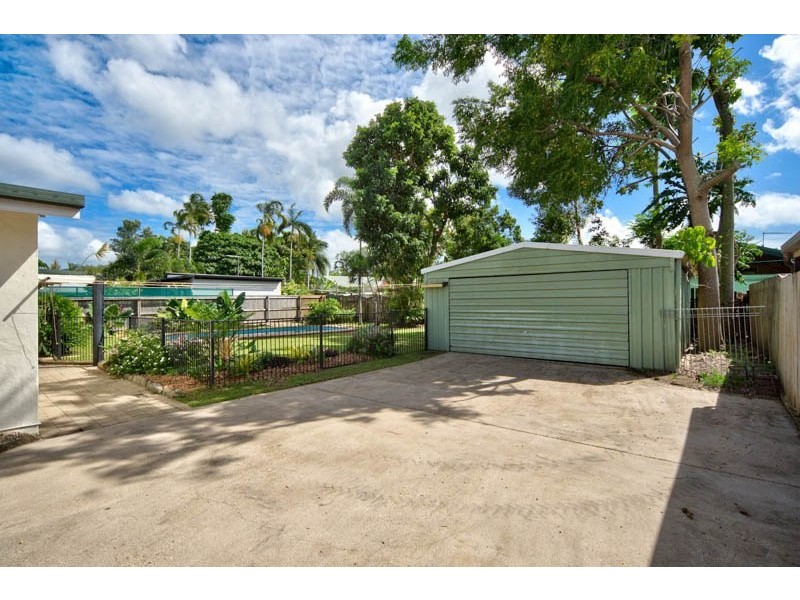 6 Tristania Street, Holloways Beach QLD 4878