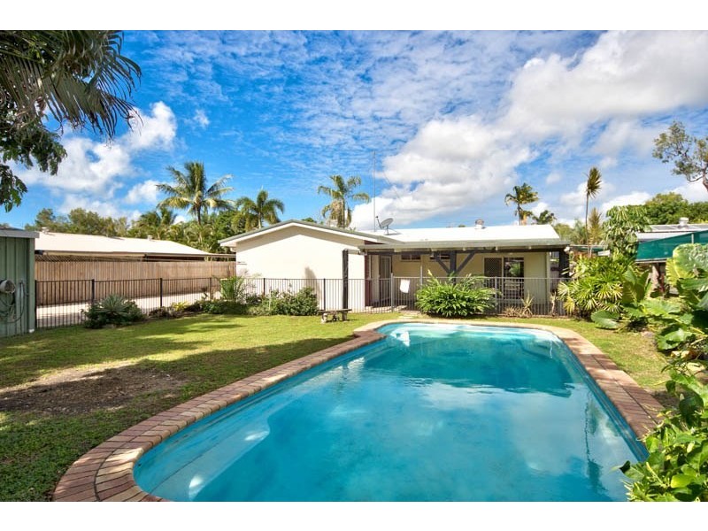 6 Tristania Street, Holloways Beach QLD 4878