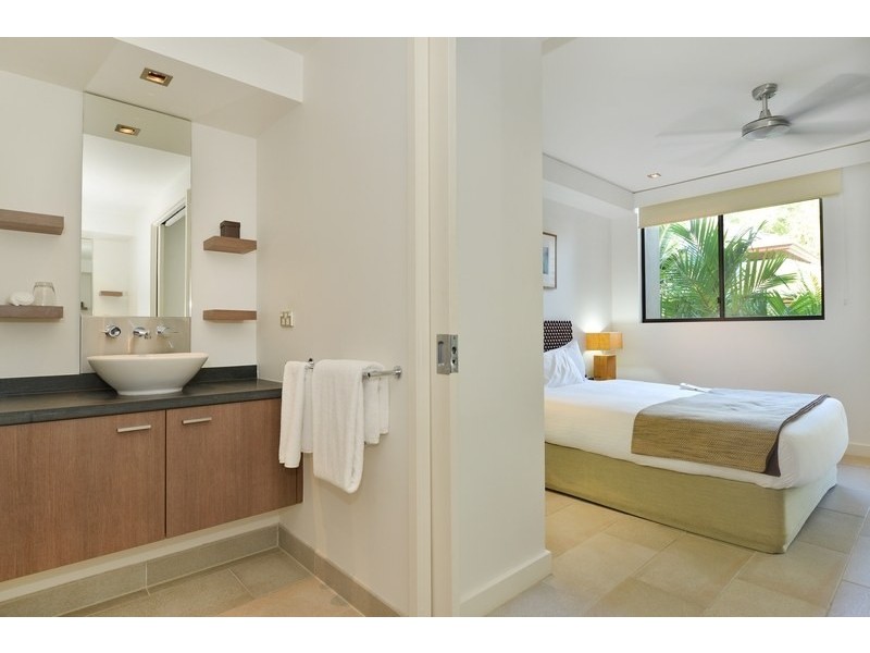 1 Triton Street, Palm Cove QLD 4879