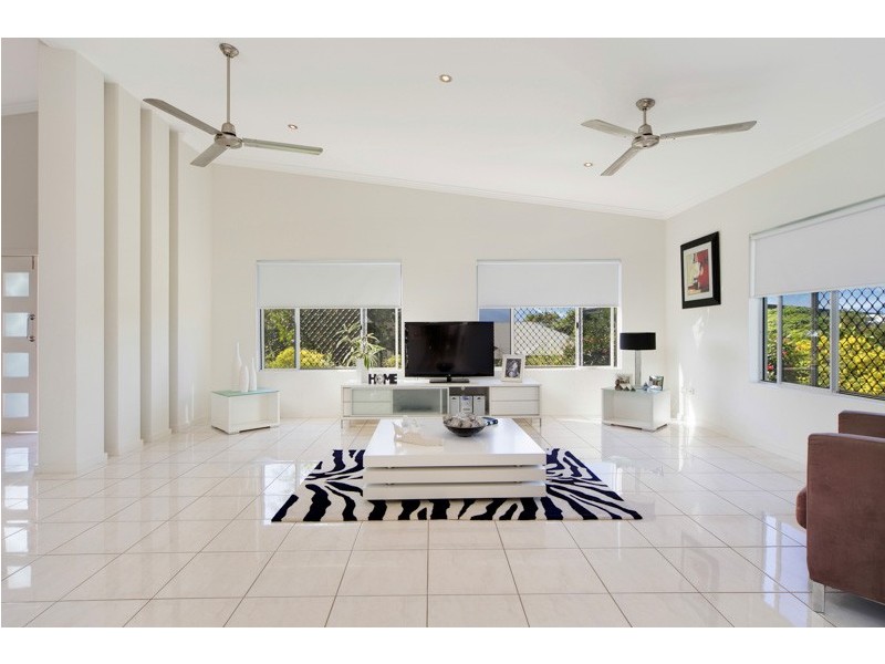 2 Carmelo Close, Whitfield QLD 4870