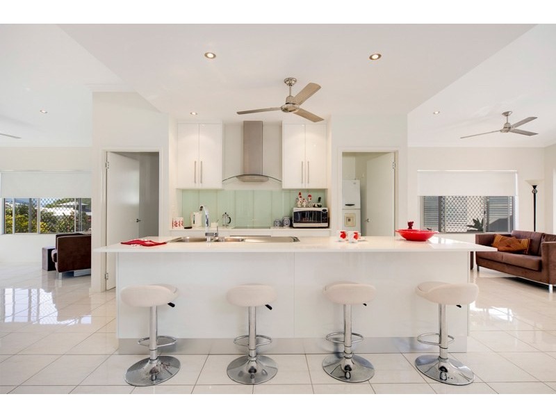 2 Carmelo Close, Whitfield QLD 4870