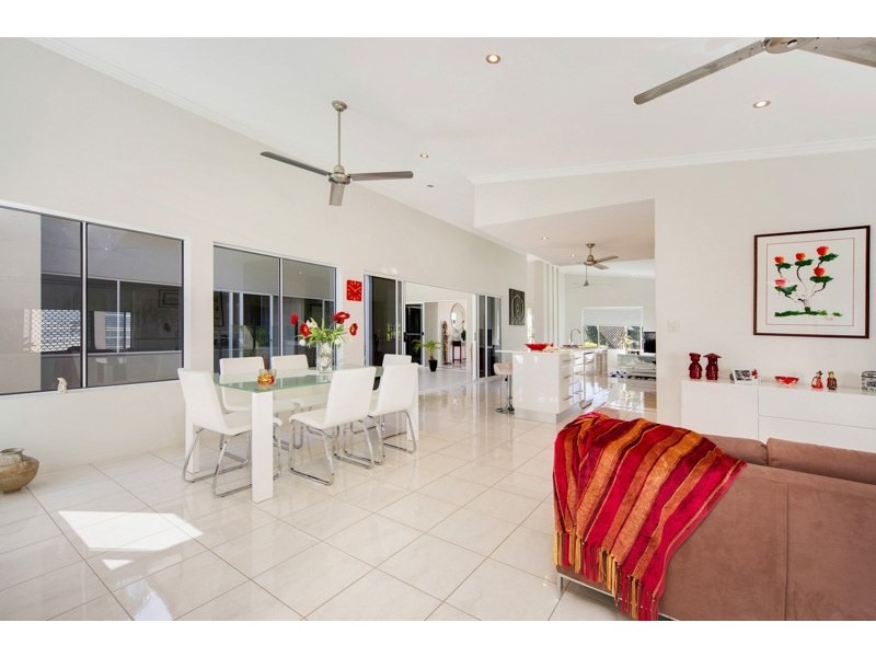 2 Carmelo Close, Whitfield QLD 4870
