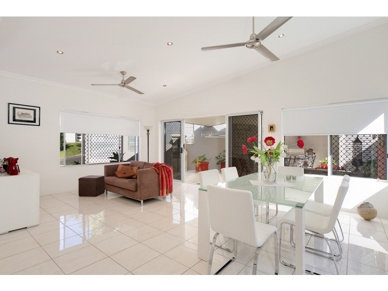 2 Carmelo Close, Whitfield QLD 4870