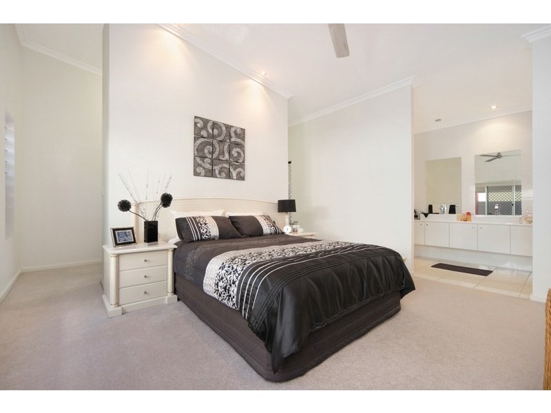 2 Carmelo Close, Whitfield QLD 4870
