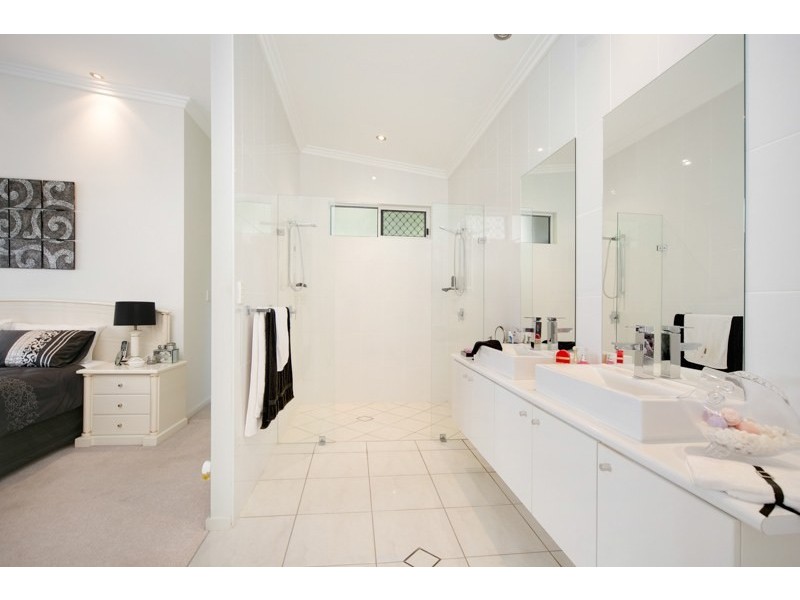 2 Carmelo Close, Whitfield QLD 4870