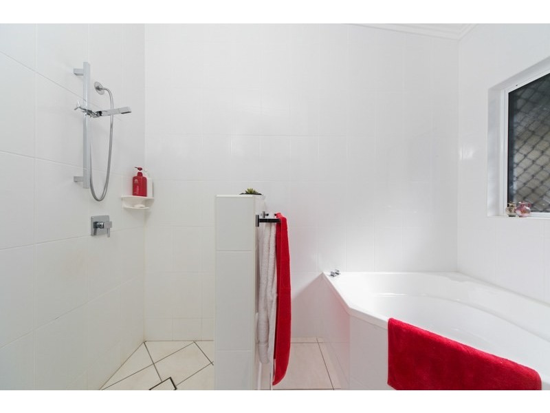 2 Carmelo Close, Whitfield QLD 4870