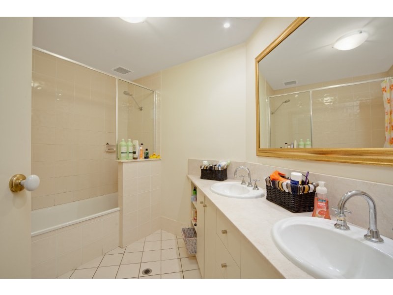 Unit 1006/2 Greenslopes Street, Cairns North QLD 4870