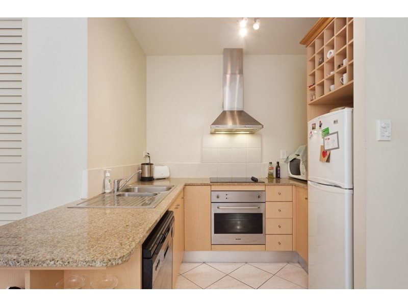 Unit 1806/2 Greenslopes Street, Cairns North QLD 4870