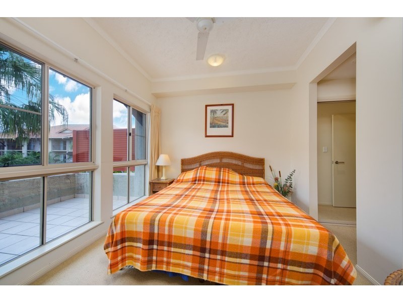 Unit 1806/2 Greenslopes Street, Cairns North QLD 4870