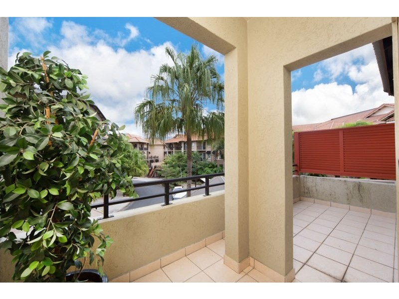 Unit 1806/2 Greenslopes Street, Cairns North QLD 4870