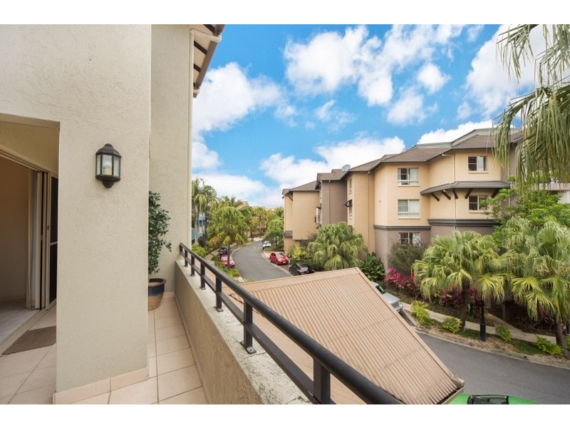 Unit 1806/2 Greenslopes Street, Cairns North QLD 4870