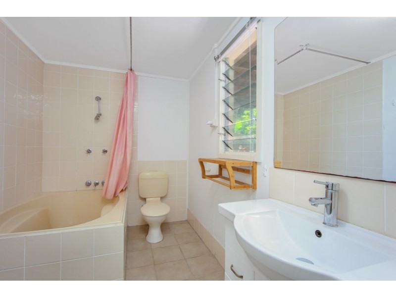 50 Marshall Street, Machans Beach QLD 4878