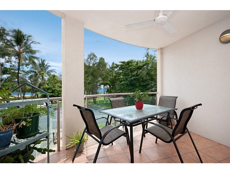 Unit 4/27 Sims Esplanade, Yorkeys Knob QLD 4878