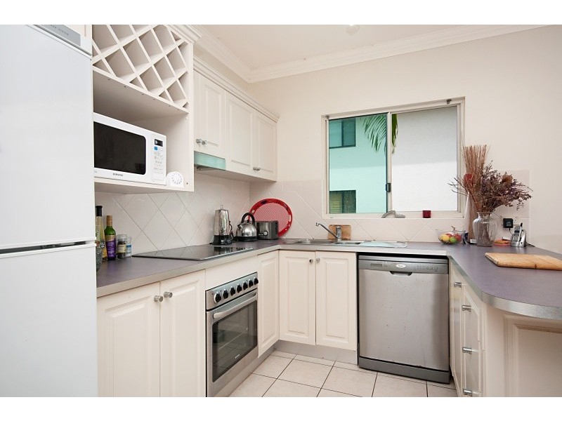 Unit 4/27 Sims Esplanade, Yorkeys Knob QLD 4878