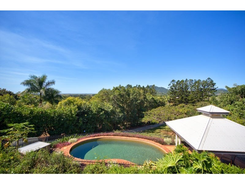 135 – 137 Harvey Road, Redlynch QLD 4870