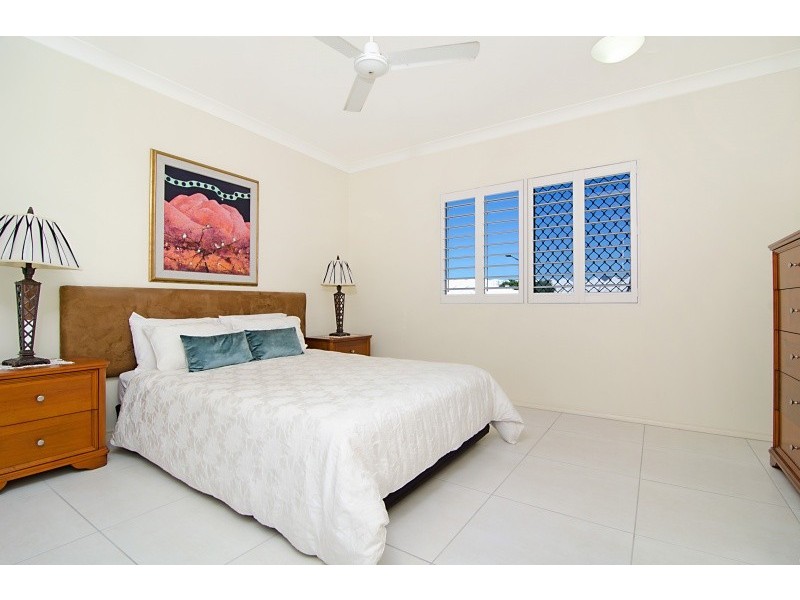 Unit 304/25 Wharf Street, Cairns City QLD 4870