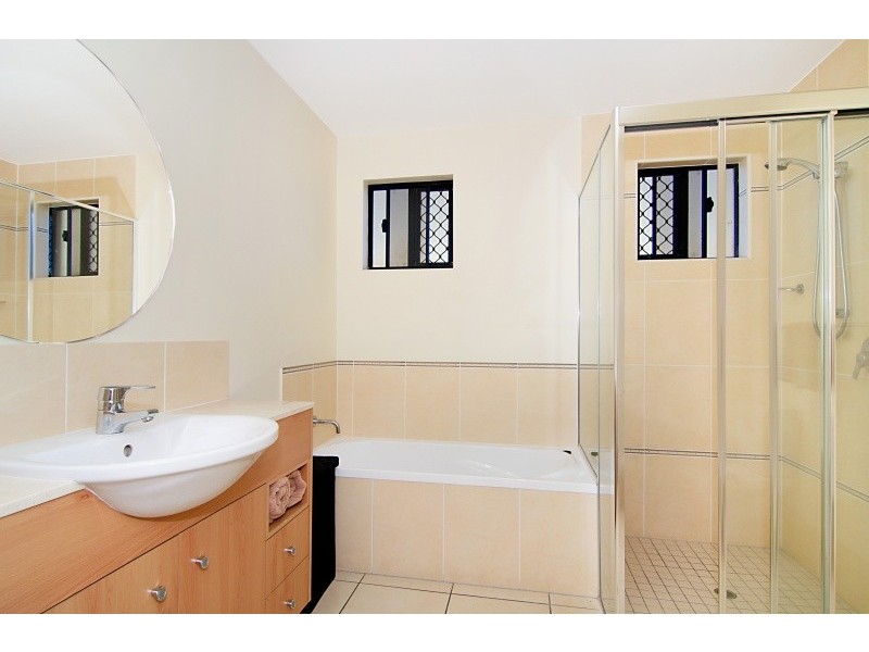 Unit 304/25 Wharf Street, Cairns City QLD 4870