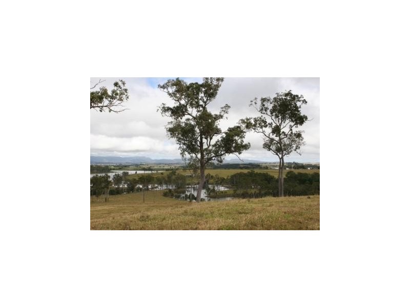 18 Kluck Road, Tinaroo QLD 4872