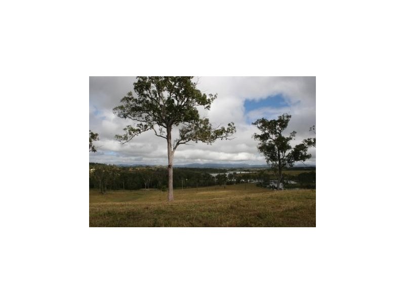 18 Kluck Road, Tinaroo QLD 4872