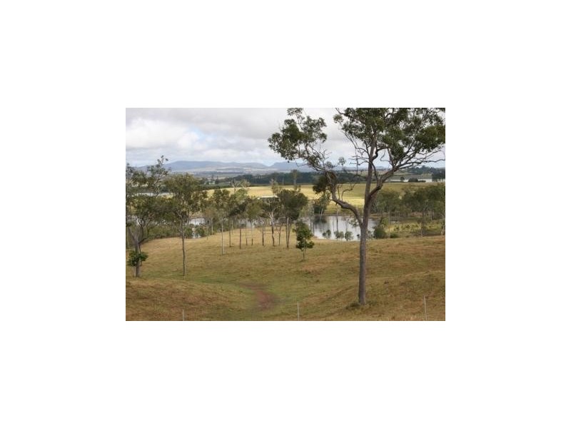 18 Kluck Road, Tinaroo QLD 4872