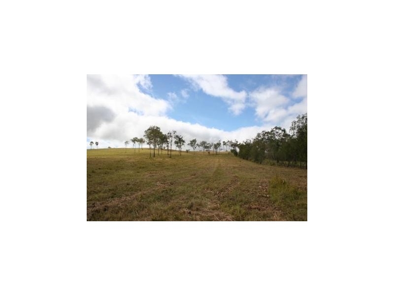 18 Kluck Road, Tinaroo QLD 4872