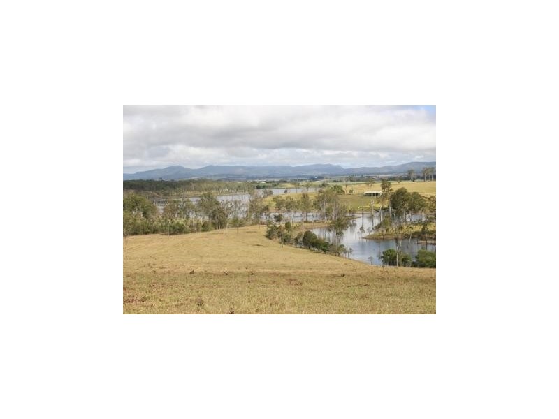 18 Kluck Road, Tinaroo QLD 4872