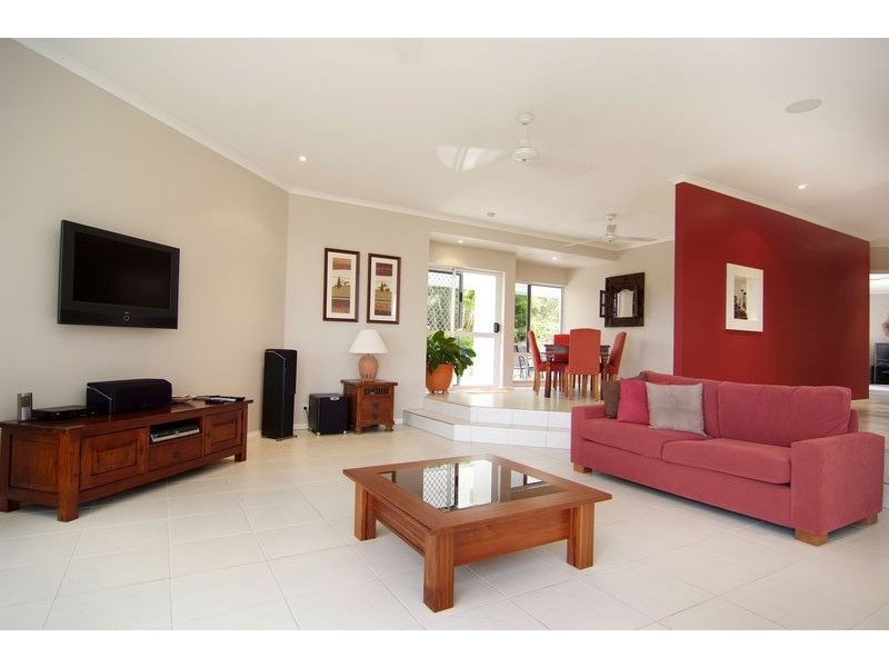 7 Woodmont Place, Cairns QLD 4870