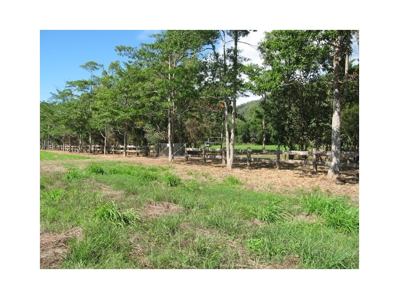 Ferraro Road, Mowbray QLD 4877