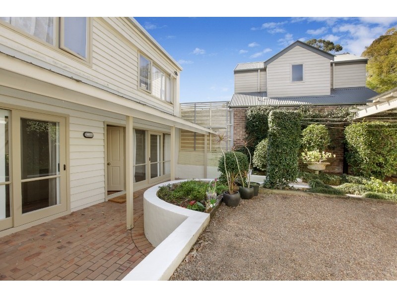 2/3 Hart Street, Balmain East NSW 2041