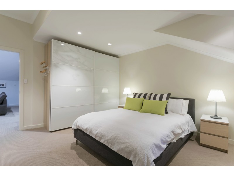 8 Brett Avenue, Balmain East NSW 2041