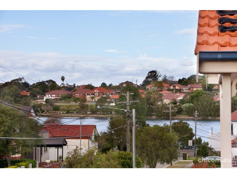 17 Nield Avenue, Rodd Point NSW 2046