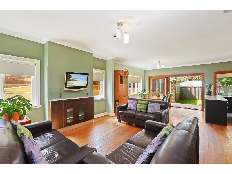 9 Boronia Avenue, Russell Lea NSW 2046