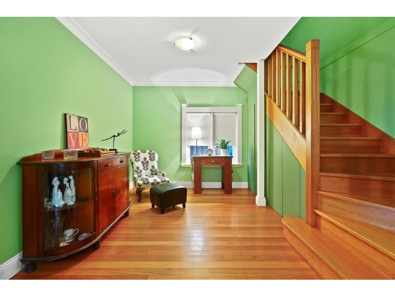 9 Boronia Avenue, Russell Lea NSW 2046