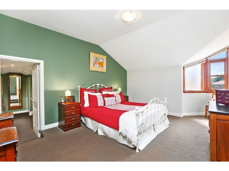 9 Boronia Avenue, Russell Lea NSW 2046