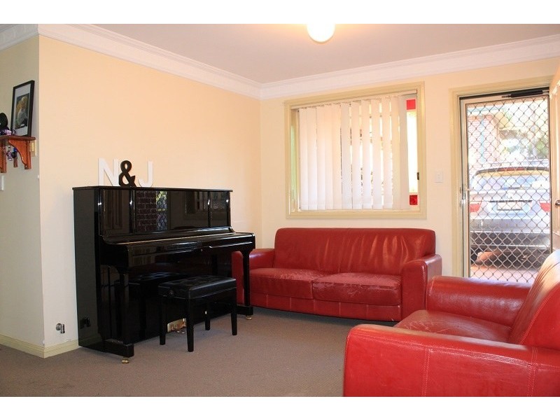 2/9 Laura Street, Gladesville NSW 2111