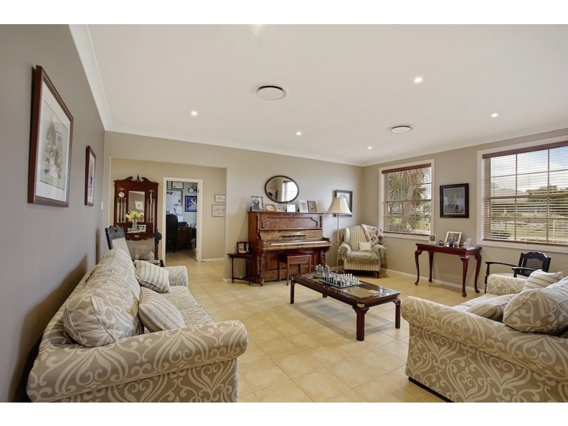 1 Pepperfields Place, Grasmere NSW 2570