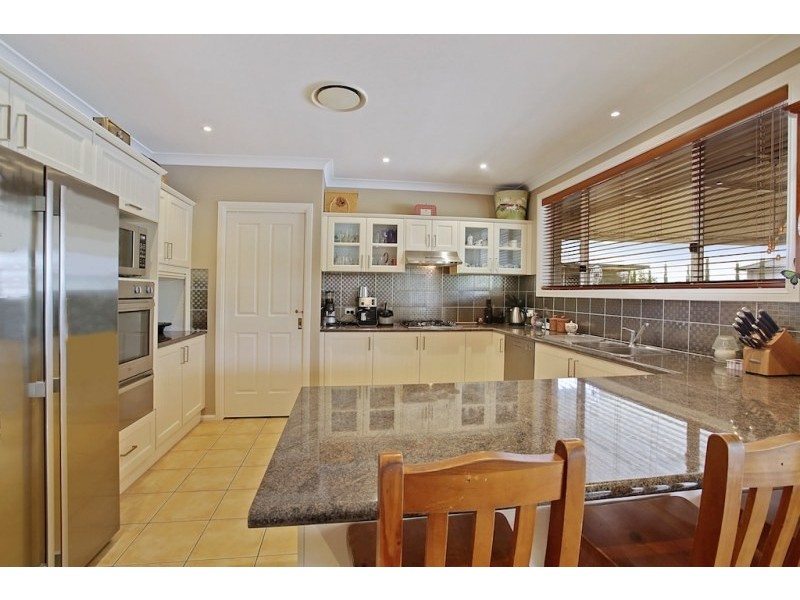 1 Pepperfields Place, Grasmere NSW 2570