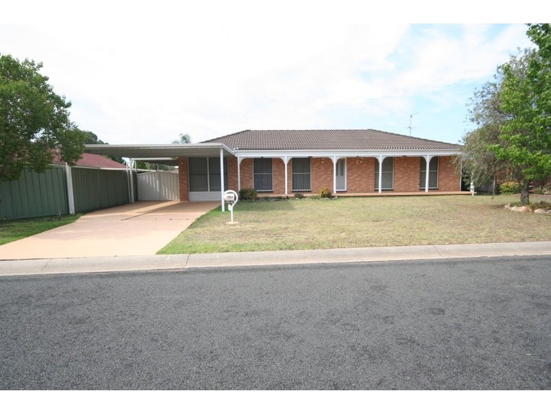 4 West Place, Camden South NSW 2570