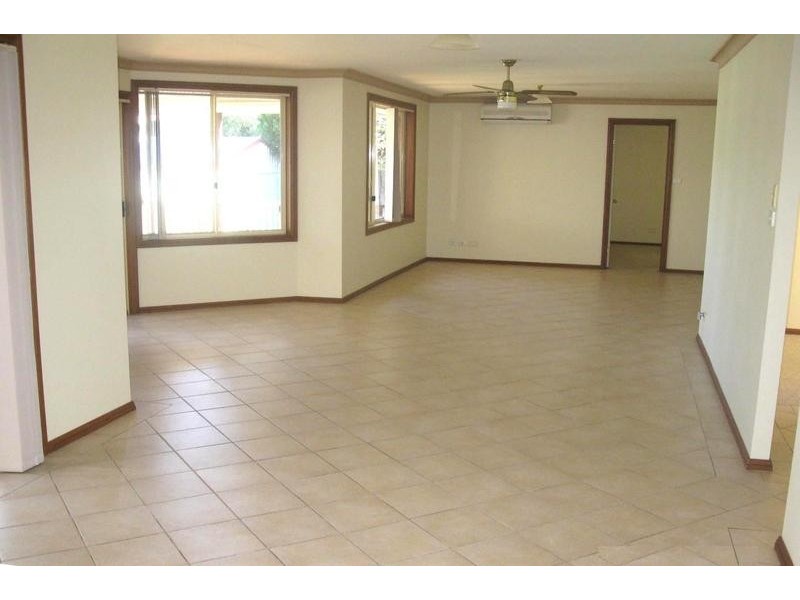 25 River Road, Elderslie NSW 2570