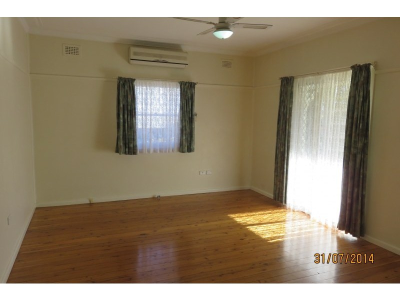 32 River Road, Elderslie NSW 2570