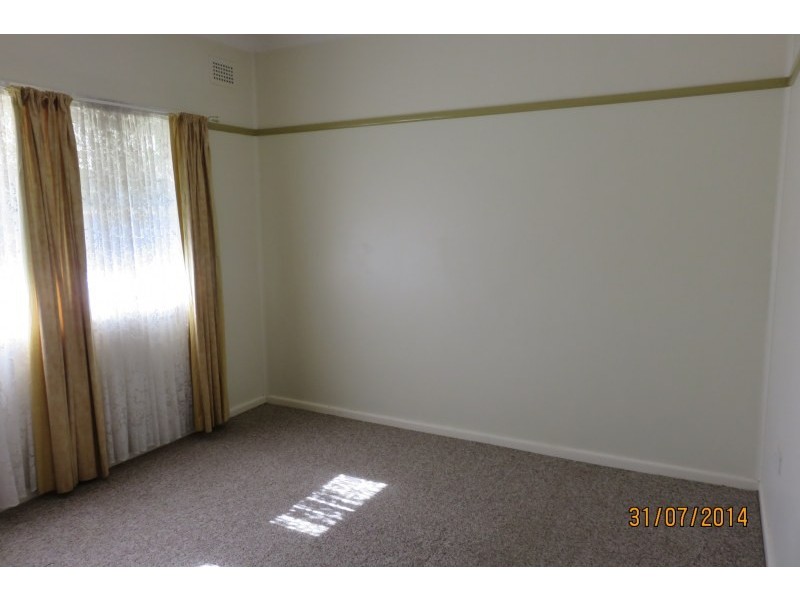 32 River Road, Elderslie NSW 2570