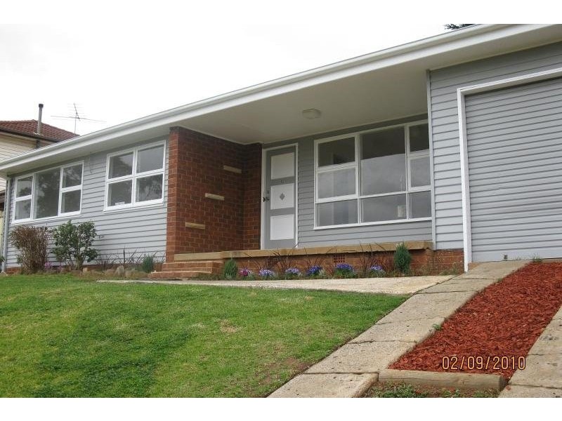 16 Lawn Avenue, Bradbury NSW 2560