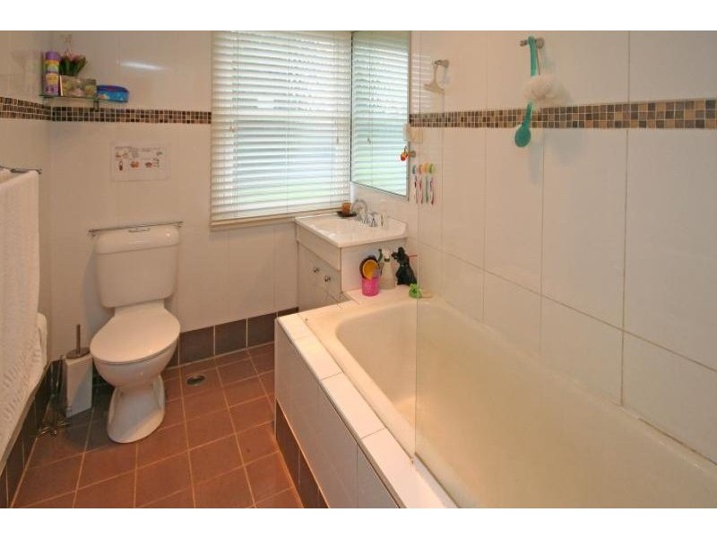 18 Burragorang Street, The Oaks NSW 2570