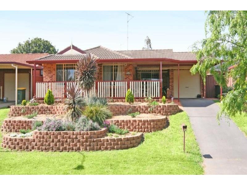 12 Moran Place, Currans Hill NSW 2567