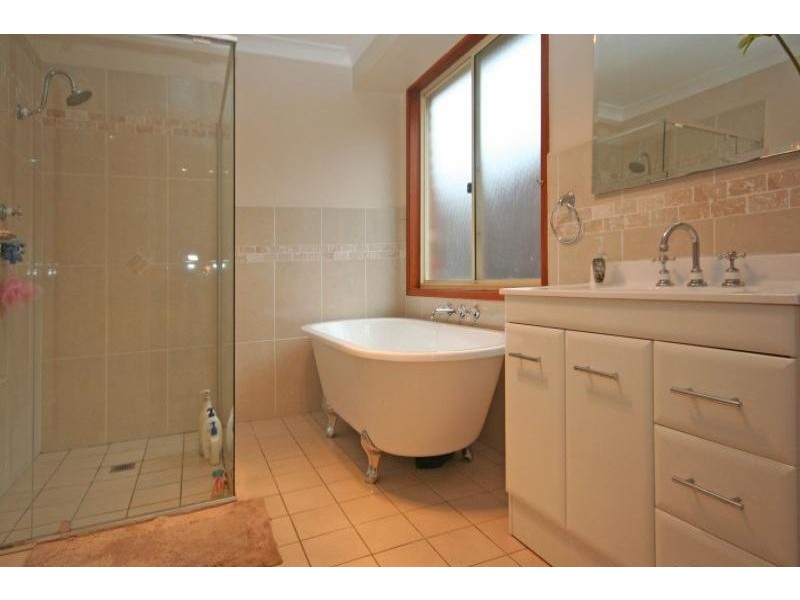 28 Devitt Crescent, The Oaks NSW 2570