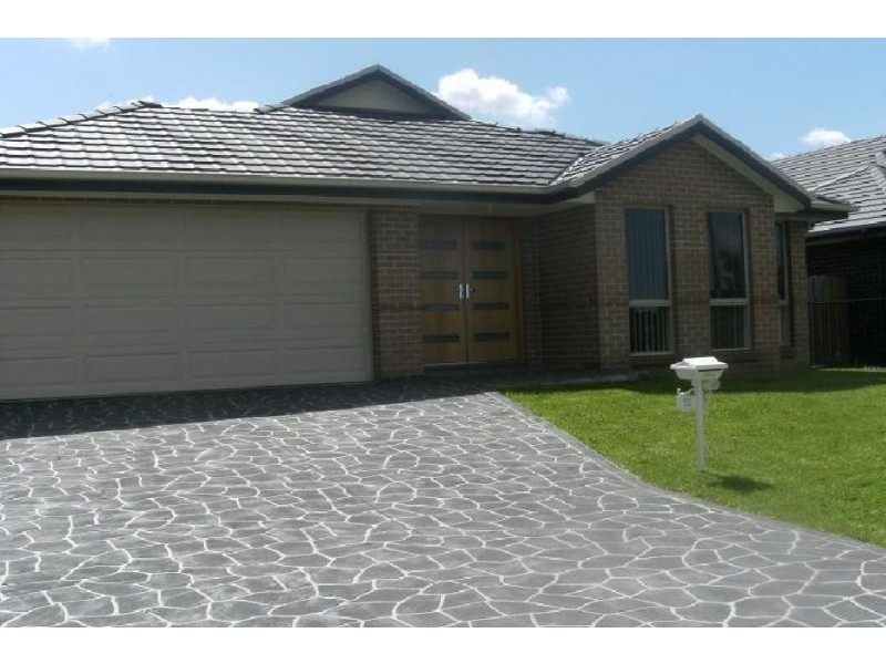 12 Franzman Avenue, Elderslie NSW 2570