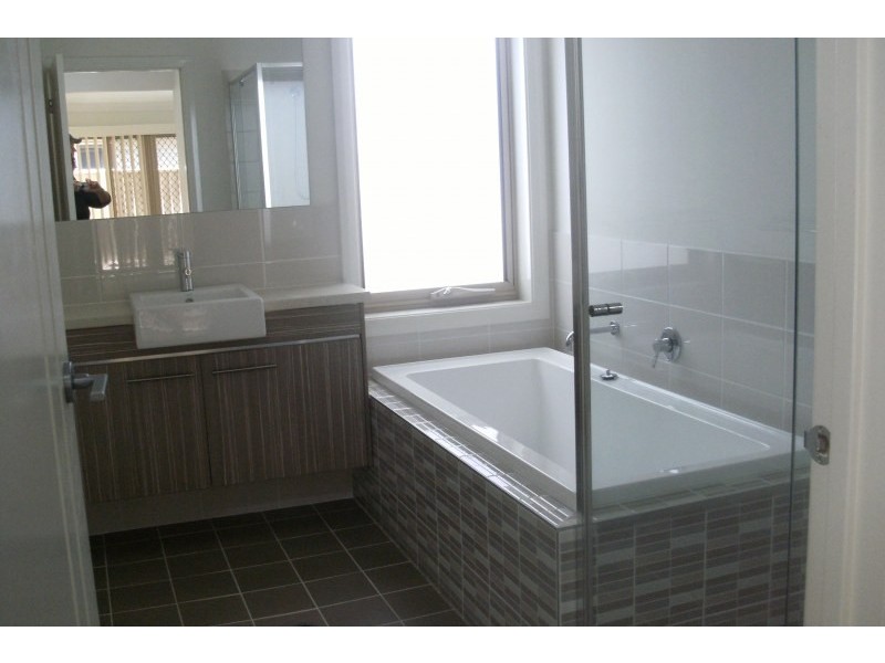 12 Franzman Avenue, Elderslie NSW 2570