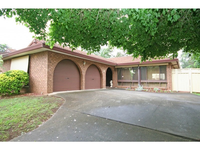 25 Thompson Place, Camden South NSW 2570