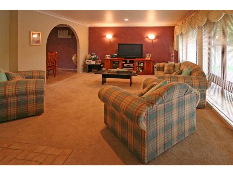 25 Thompson Place, Camden South NSW 2570